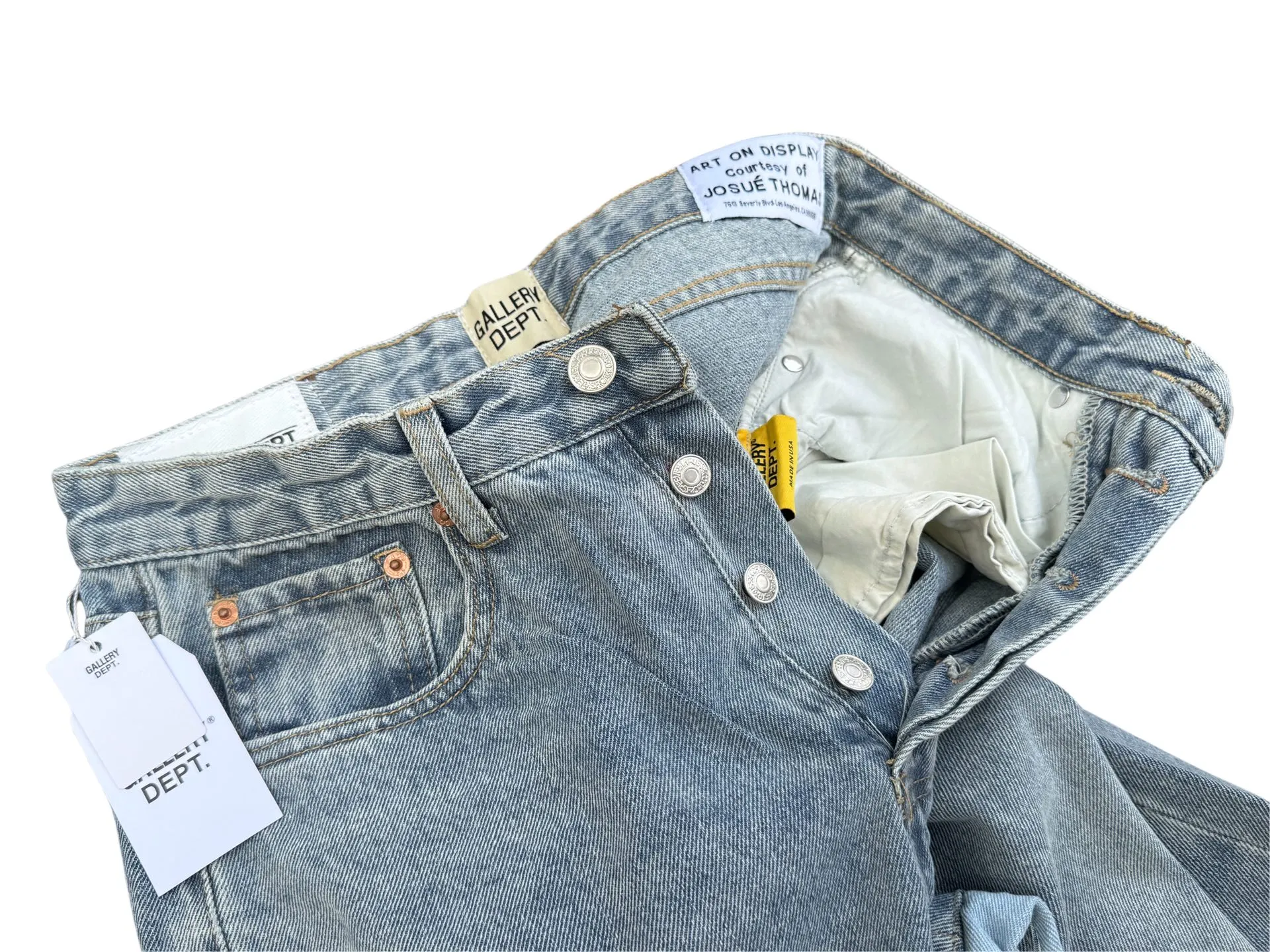 P246💰G11 GALLERY DEPT. Denim bell-bottoms, washed and distressed spliced ​​jeans. GALLERY is attracted by these bell-bottoms. Whether it is a reset of Carhartt or Levis, it creates a strong brand style. Since these pants are modified from rare vintage, the production capacity is limited. Therefore, after many icons wore them, these pants were once hard to find. Later, perhaps due to the improvement of GD's business in the past two years and the expansion of production lines, the brand itself lowered the price, so I can't wait any longer for these pants this year and will definitely buy them. During the process of the denim washing plant, the owner of the washing plant helped introduce a boss who had worked for Levi's foundry and started his own business. This also paved the way for the following styles. Therefore, Levi's remodeled single product for the base plate is really familiar. Whether it is the fabrics supplied or the lathes used in production, there is nothing to choose from. -Color: blue -Size: S-XXL (corresponding to 28-36)
